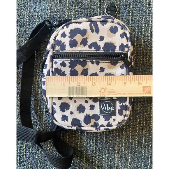 Vibe Festival Gear Crossbody Sling Bag for Women 4in1 from Recycled leopard - Picture 4 of 9